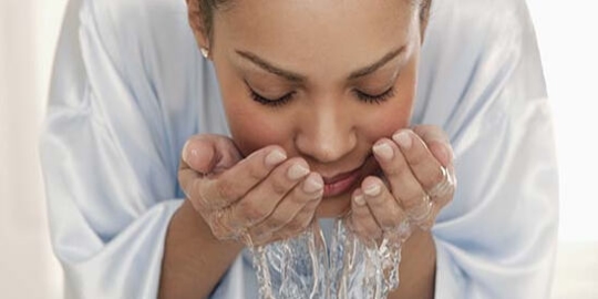 woman washing her face